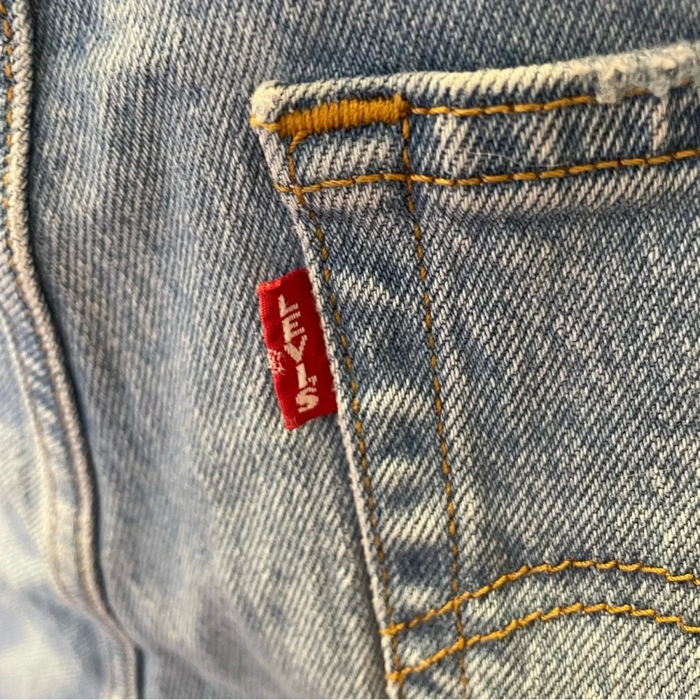 Levi’s Premium Quality Wedgie High Rise Jean Short Button Fly Size 27 Light Wash